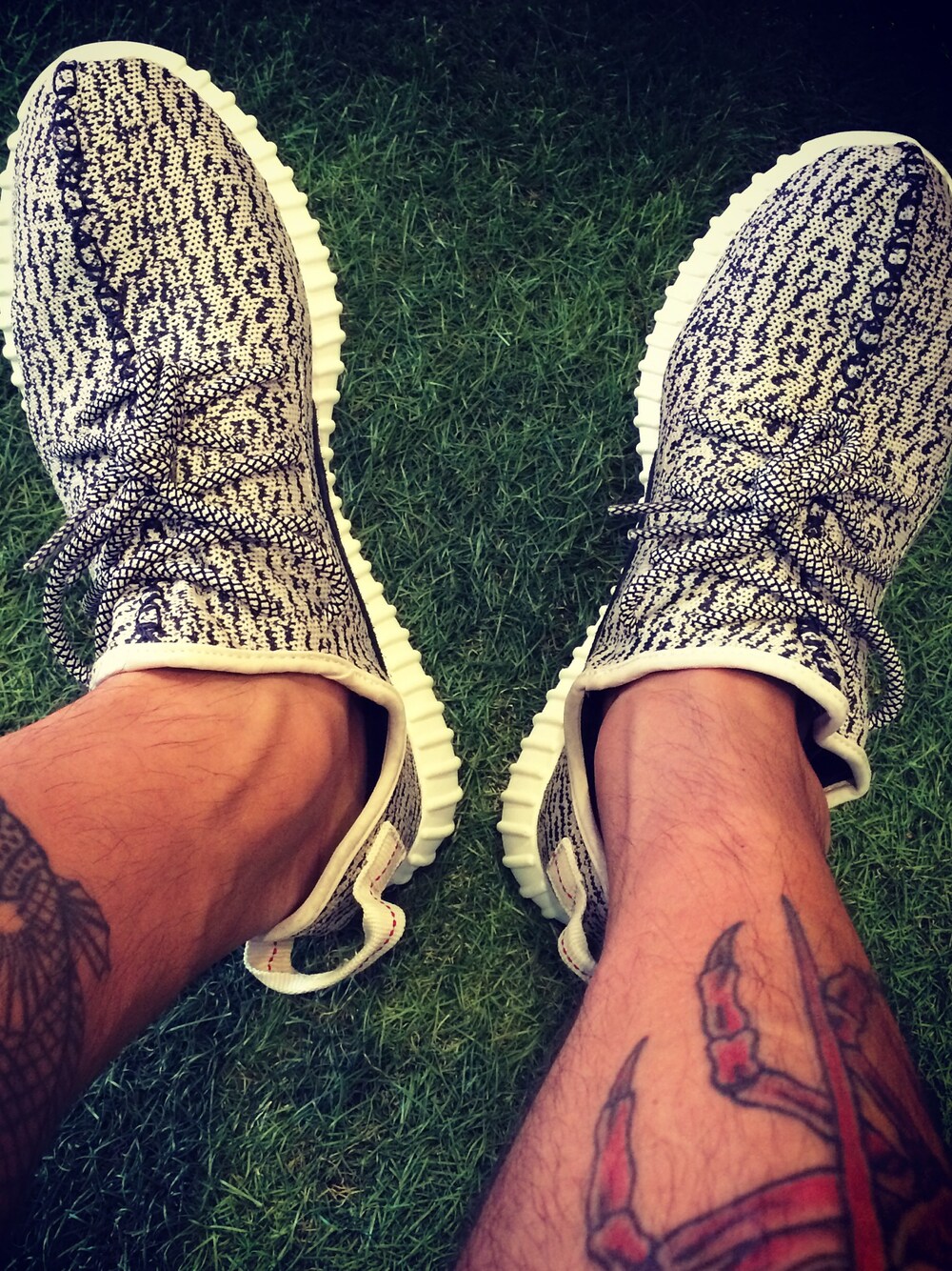「adidas、yeezy、adidas originals、カニエ・ウェスト、stussy、supreme、HUF、NIKE」｜「adidasのアイテム（スニーカー、グレー系）」を使った、tbonenew2014さん（メンズ・188cm）の夏コーディネートの1枚目の写真