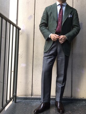 「アイテム（ネクタイ、レッド系）」を使った、六弦 上石江戸緑さん（メンズ・166cm）の秋コーディネート