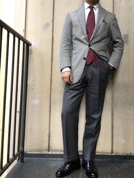 「アイテム（ネクタイ、レッド系）」を使った、六弦 上石江戸緑さん（メンズ・166cm）の秋コーディネート