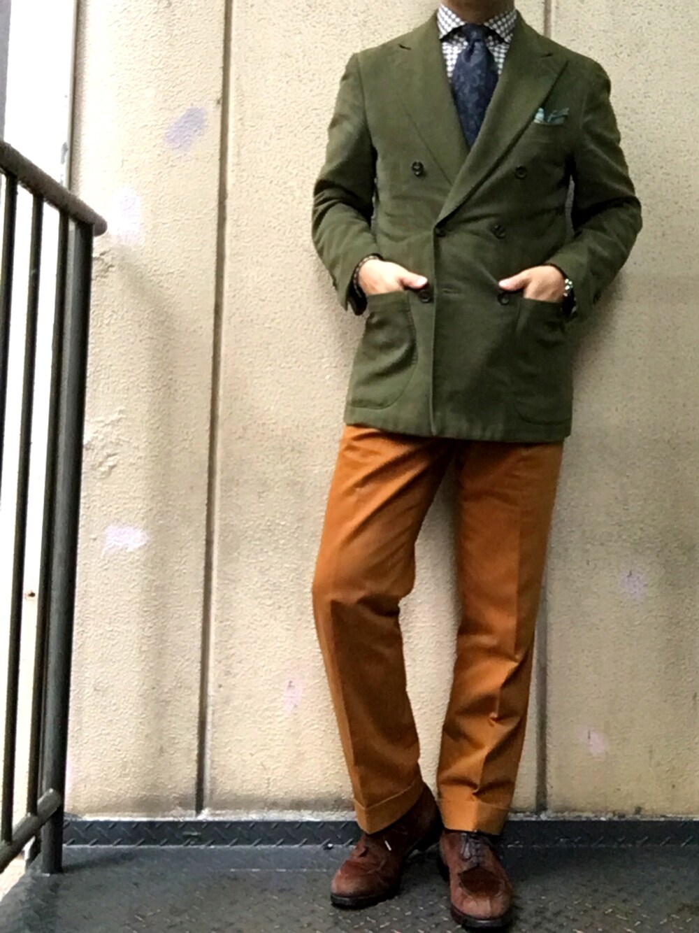 「ビジネススタイル、ootd」｜「ISAIAのアイテム（テーラードジャケット、グリーン系）」を使った、六弦 上石江戸緑さん（メンズ・166cm）の秋コーディネートの1枚目の写真