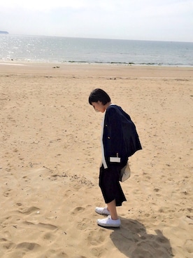 「カフェ」｜「アイテム（ノーカラージャケット）」を使った、napooさん（レディース・163cm）の春コーディネート