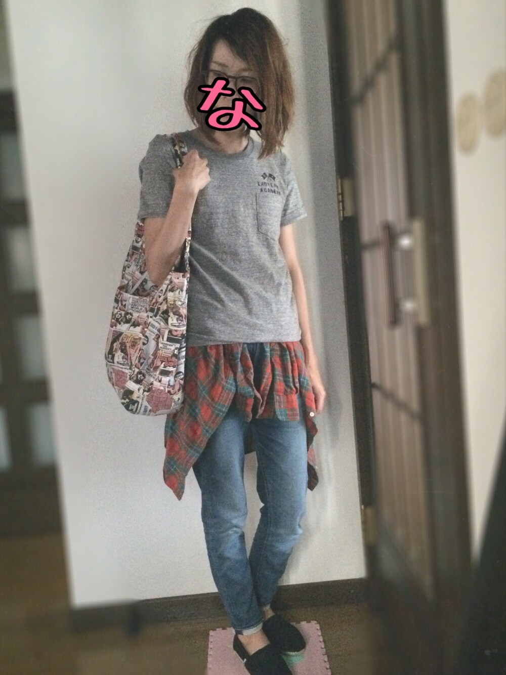 「秋コーデ、シャツスタイル、グレー、デニム」｜「HYSTERIC GLAMOURのLOOKING AT YOU pt ポケ付T-SH（Tシャツ/カットソー、グレー系）」を使った、na-yuさん（レディース・160cm）の秋コーディネートの1枚目の写真