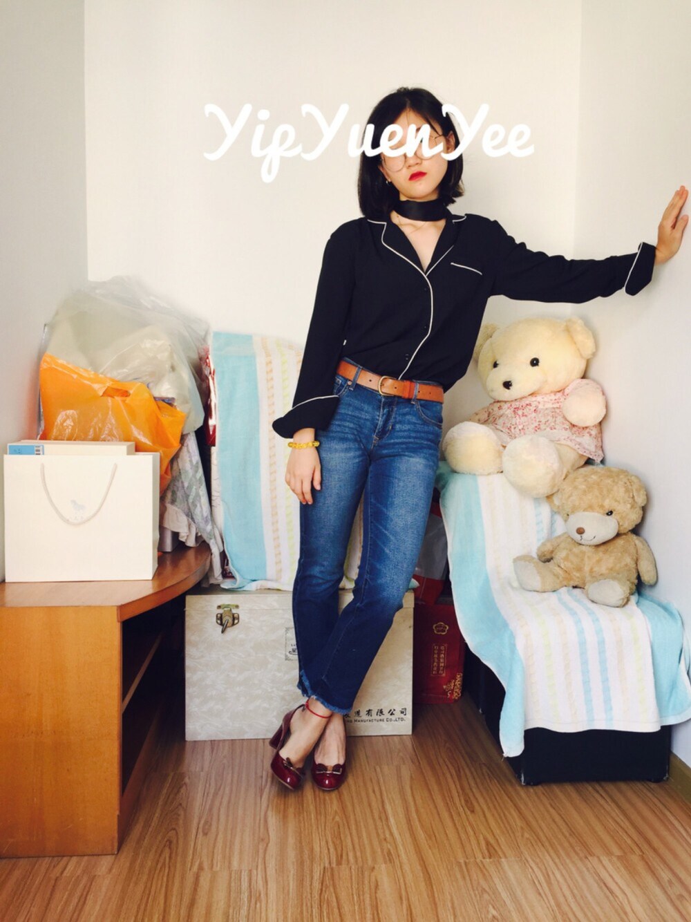 「autumn、Pajamas、high heels、skinny scarf、shirts」｜「kxxxxxのアイテム（シャツ/ブラウス、ブラック系）」を使った、kxxxxxさん（レディース・162cm）の秋コーディネートの1枚目の写真