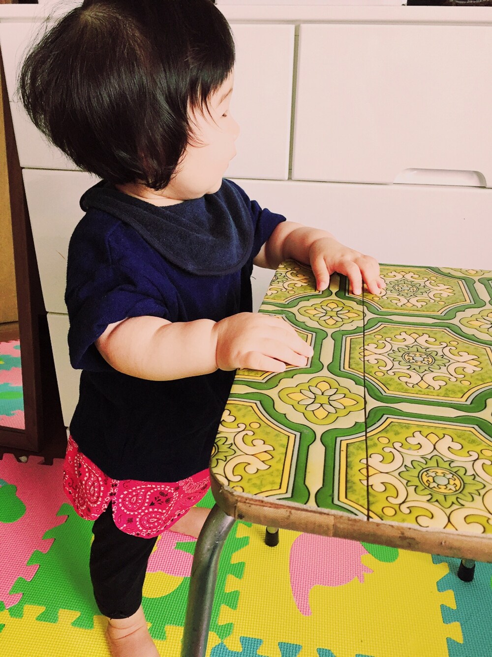 「kids、夏、女の子、休日スタイル、カジュアルコーデ」｜「petit mainの裾バンダナ柄半袖Ｔシャツ（Tシャツ/カットソー、ブルー系）」を使った、aoiさん（キッズ・70cm）の夏コーディネートの1枚目の写真