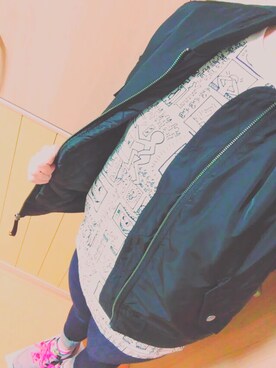 「Keith Haring（キース・ヘリング）のアイテム（トップス）」を使った、Yoshinoさん（レディース・161cm）の春コーディネート
