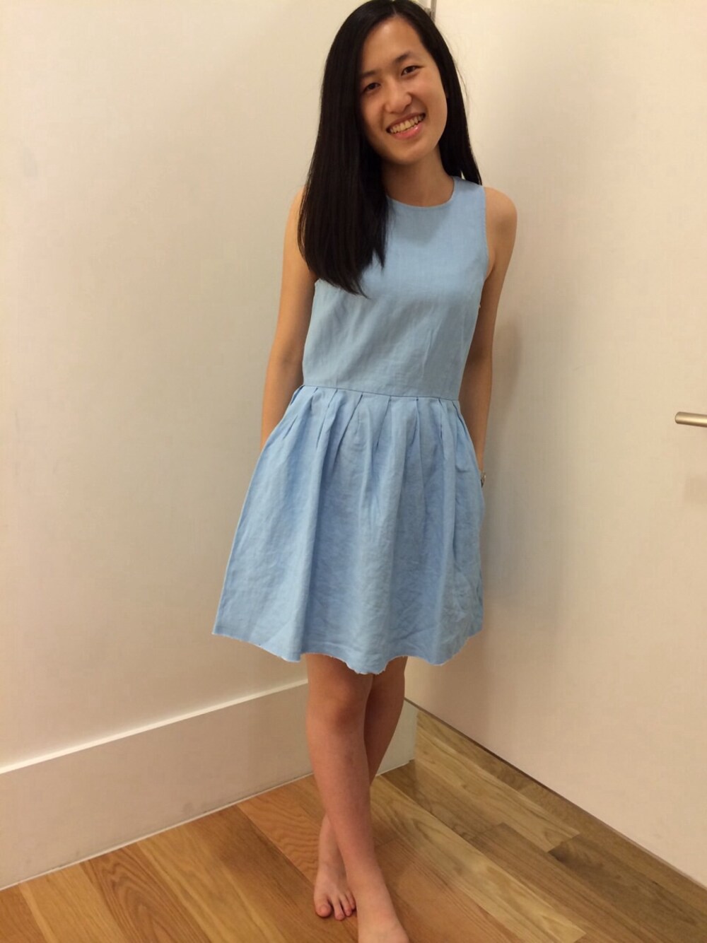 「Taiwan、WOMEN」｜「GAPのアイテム（ワンピース、ブルー系）」を使った、Ariel Wuさん（レディース・163cm）の夏コーディネートの1枚目の写真