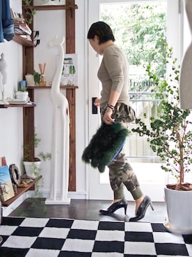 「アイテム（クラッチバッグ）」を使った、水無川ミワさん（レディース・156cm・40代）の秋コーディネート