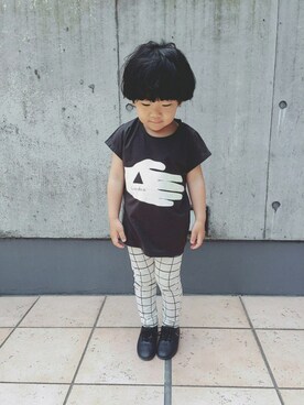 「arkakamaのアイテム（Tシャツ/カットソー、ブラック系）」を使った、iorinrinさん（キッズ）の春コーディネート