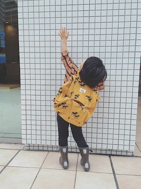 「BOBO CHOSES（ボボショーズ）のアイテム（バックパック/リュック、オレンジ系）」を使った、iorinrinさん（キッズ）の秋コーディネート