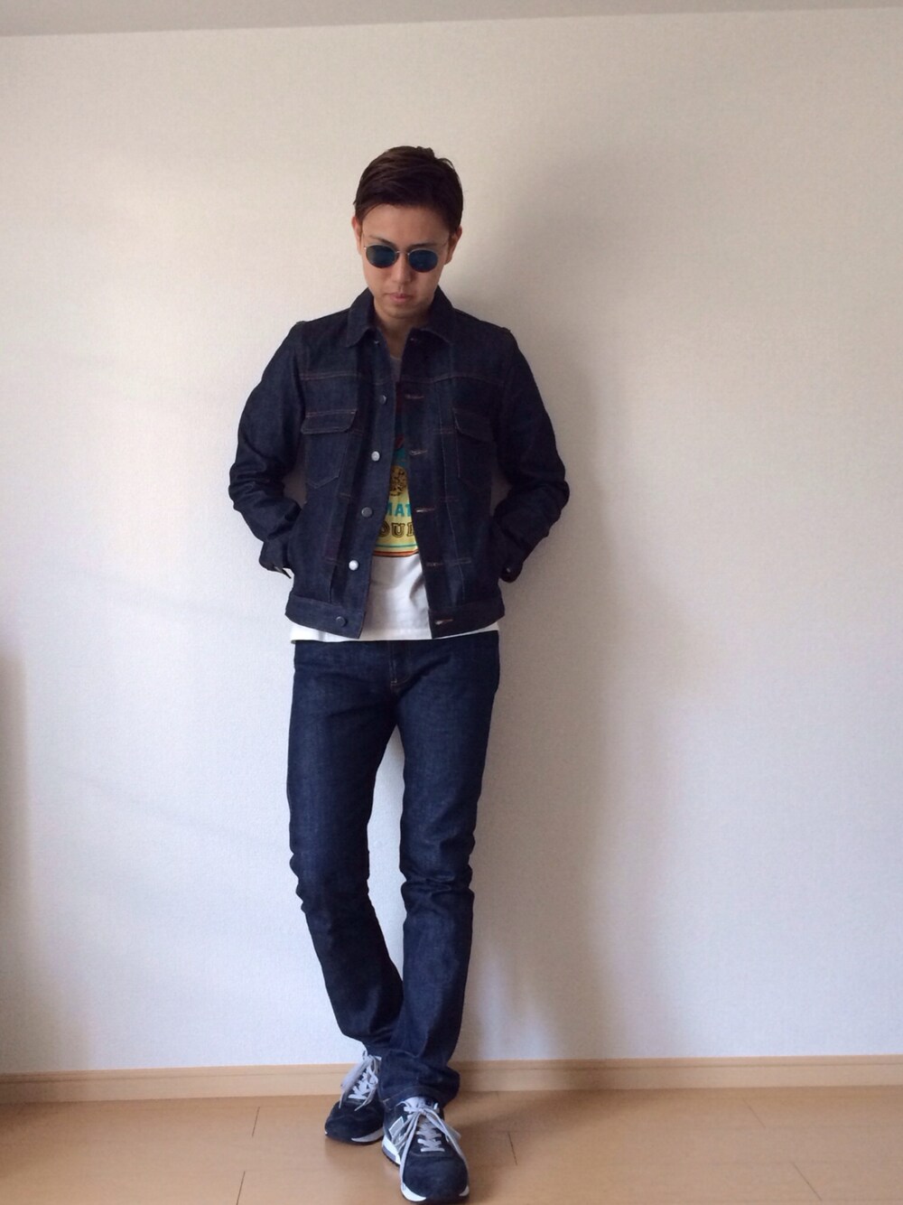 「デニムジャケット、サングラス、Gジャン、インディゴ、デニムオンデニム、オールバック」｜「A.P.C.のVESTE JEAN WORK（デニムジャケット、ブルー系）」を使った、lightyearさん（メンズ・180cm）の秋コーディネートの1枚目の写真