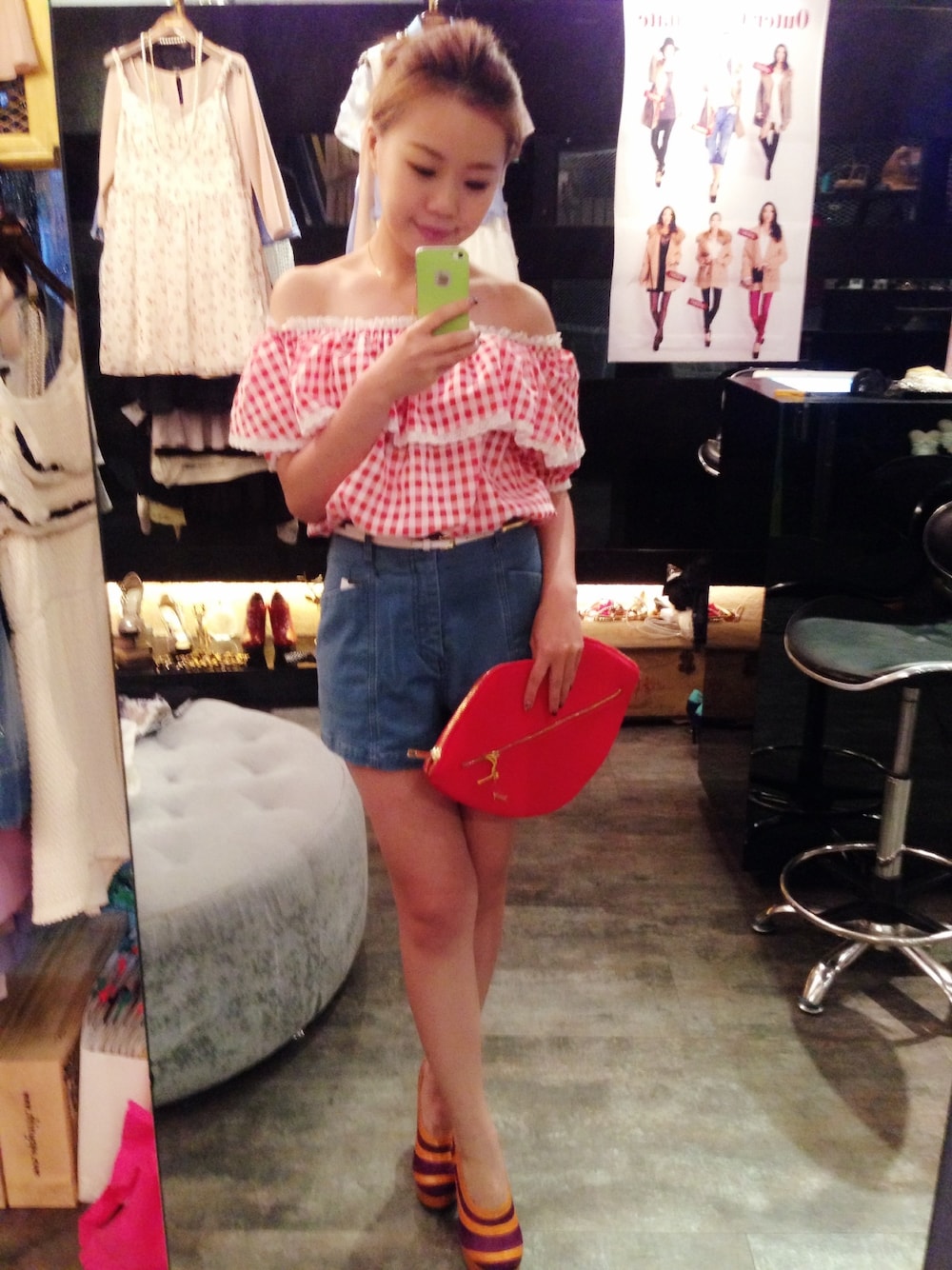 「BAG、lilLilly、L.D.S、muse muse」｜「L.D.S.の一字領荷葉邊格紋上衣（その他トップス、レッド系）」を使った、Hsuanさん（レディース・156cm）の春コーディネートの1枚目の写真