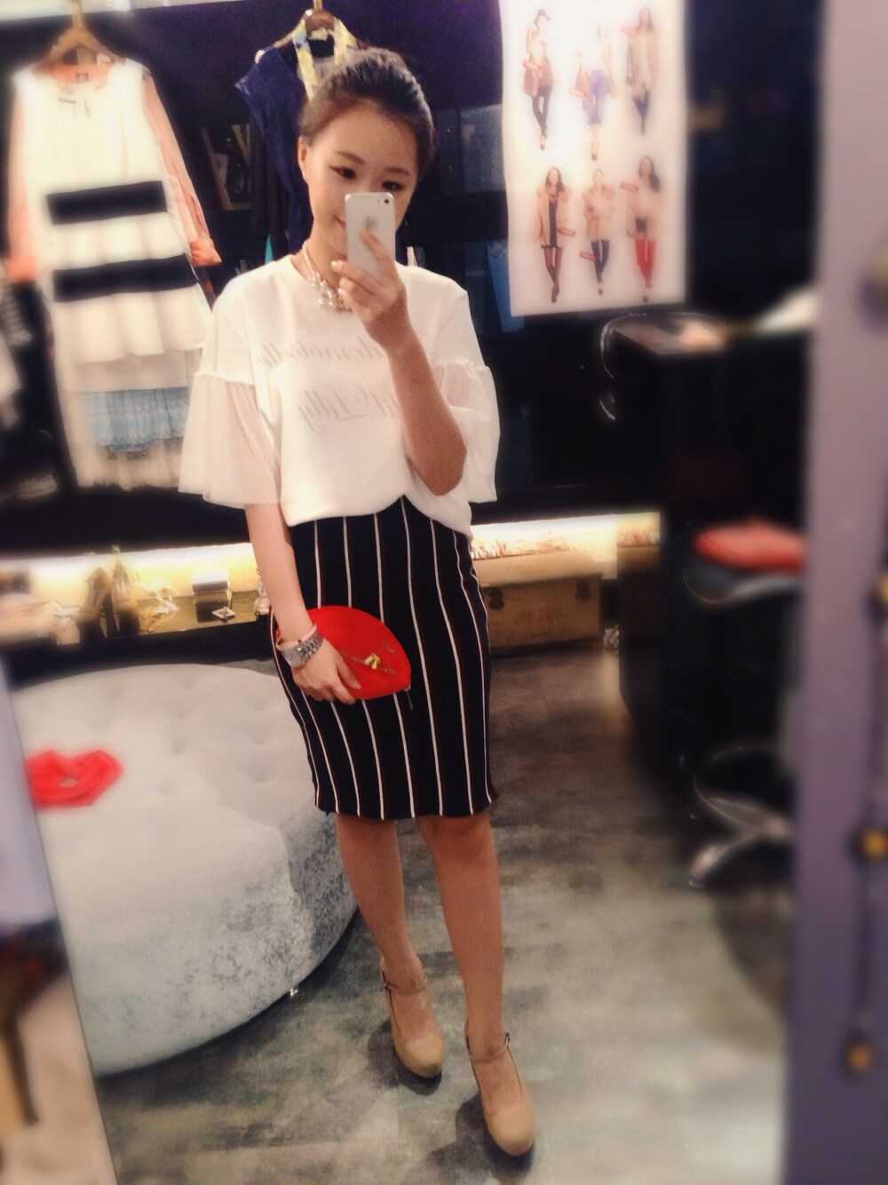 「lilLilly、DRWCYS、BAG、Taiwan、Tshirts、tops、skirt、Shiny Spo」｜「lilLillyのアイテム（Tシャツ/カットソー、ホワイト系）」を使った、Hsuanさん（レディース・156cm）の秋コーディネートの1枚目の写真