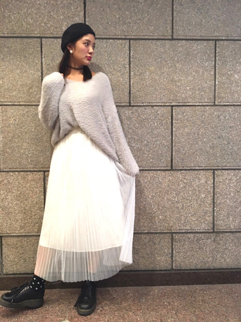 「GU、プチプラ、プチプラコーデ、ニット、Vネック、秋のコーデ、ベレー帽、スカート、デートスタイル（WOMEN）、デート」｜「VISの【ヒルナンデス！放映】フェルトベレー帽（ハンチング/ベレー帽、ブラック系）」を使った、きょろさん（レディース・170cm）の秋コーディネートの1枚目の写真