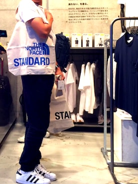 「FREDY&GLOSTER（フレディアンドグロスター）のアイテム（Tシャツ/カットソー）」を使った、やーきょーさん（メンズ・176cm）の夏コーディネート