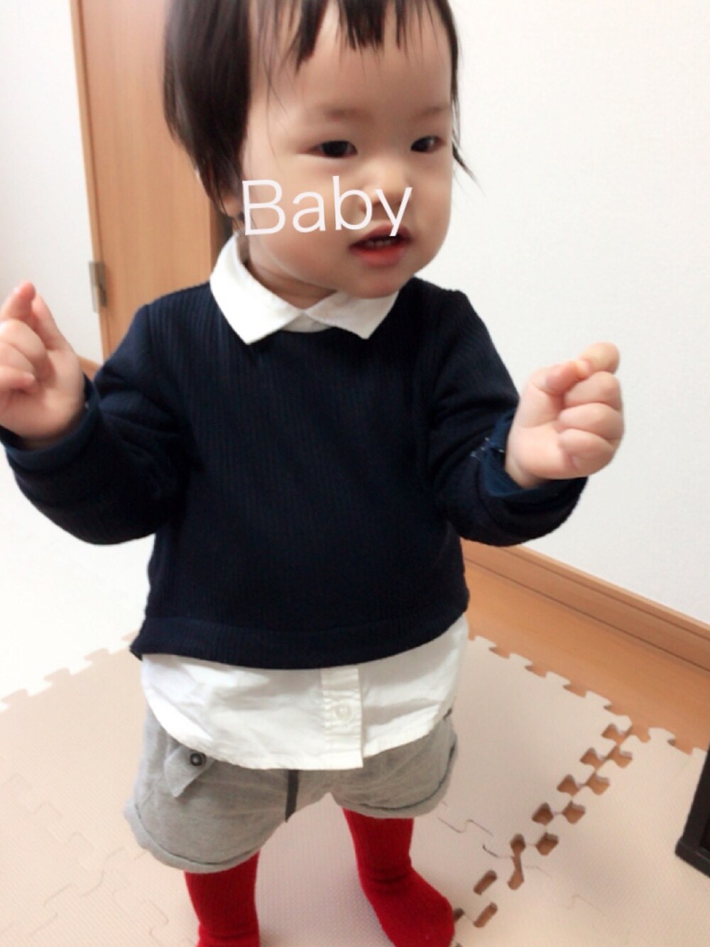 「女の子コーデ、ベビー、タイツ、1歳、モノトーン」｜「ZARAのアイテム（その他パンツ、グレー系）」を使った、ch15さん（キッズ・70cm）の冬コーディネートの1枚目の写真