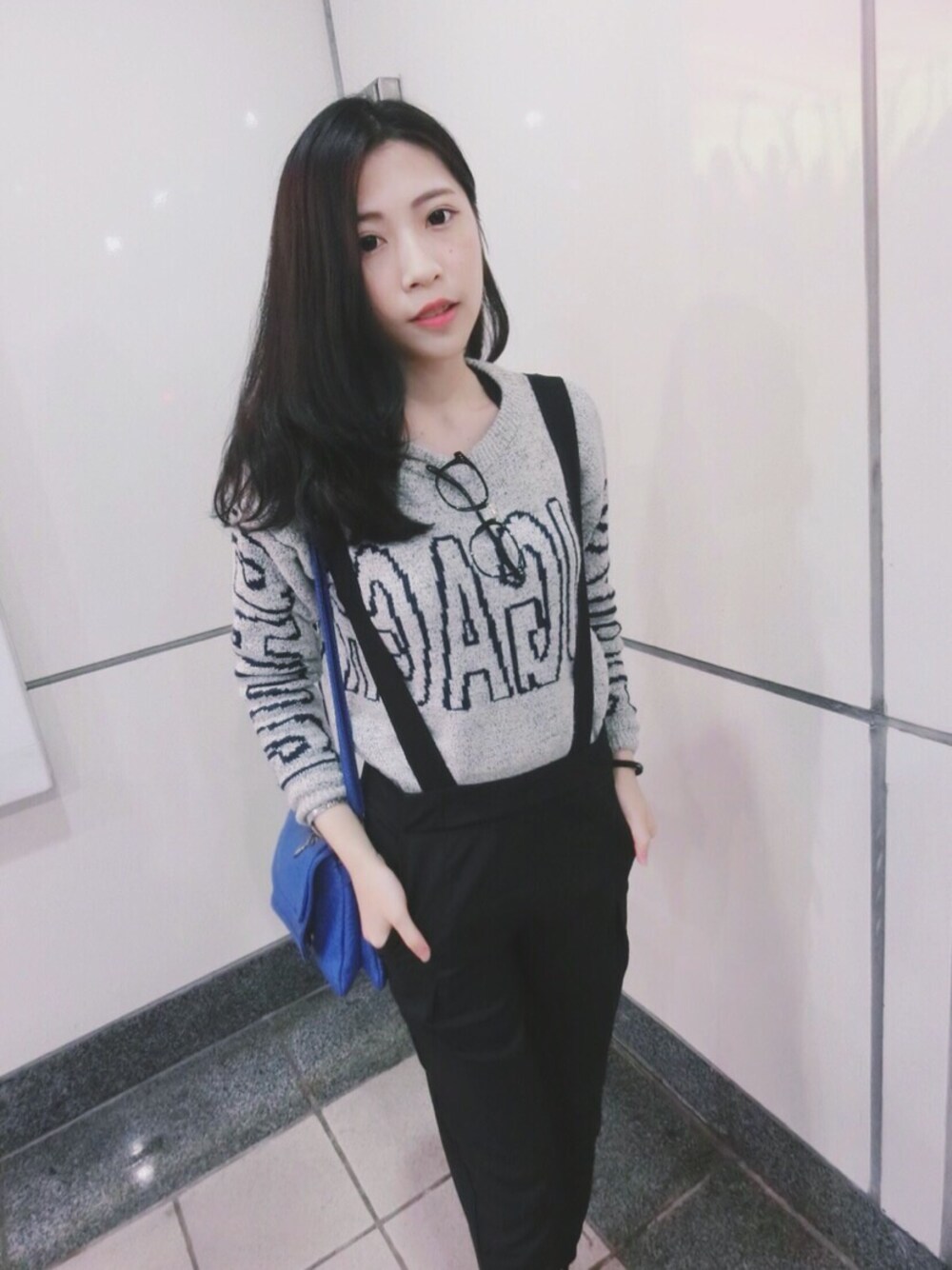 「gracegiftのアイテム（その他トップス、グレー系）」を使った、Edwinaさん（レディース・161cm）の春コーディネートの1枚目の写真