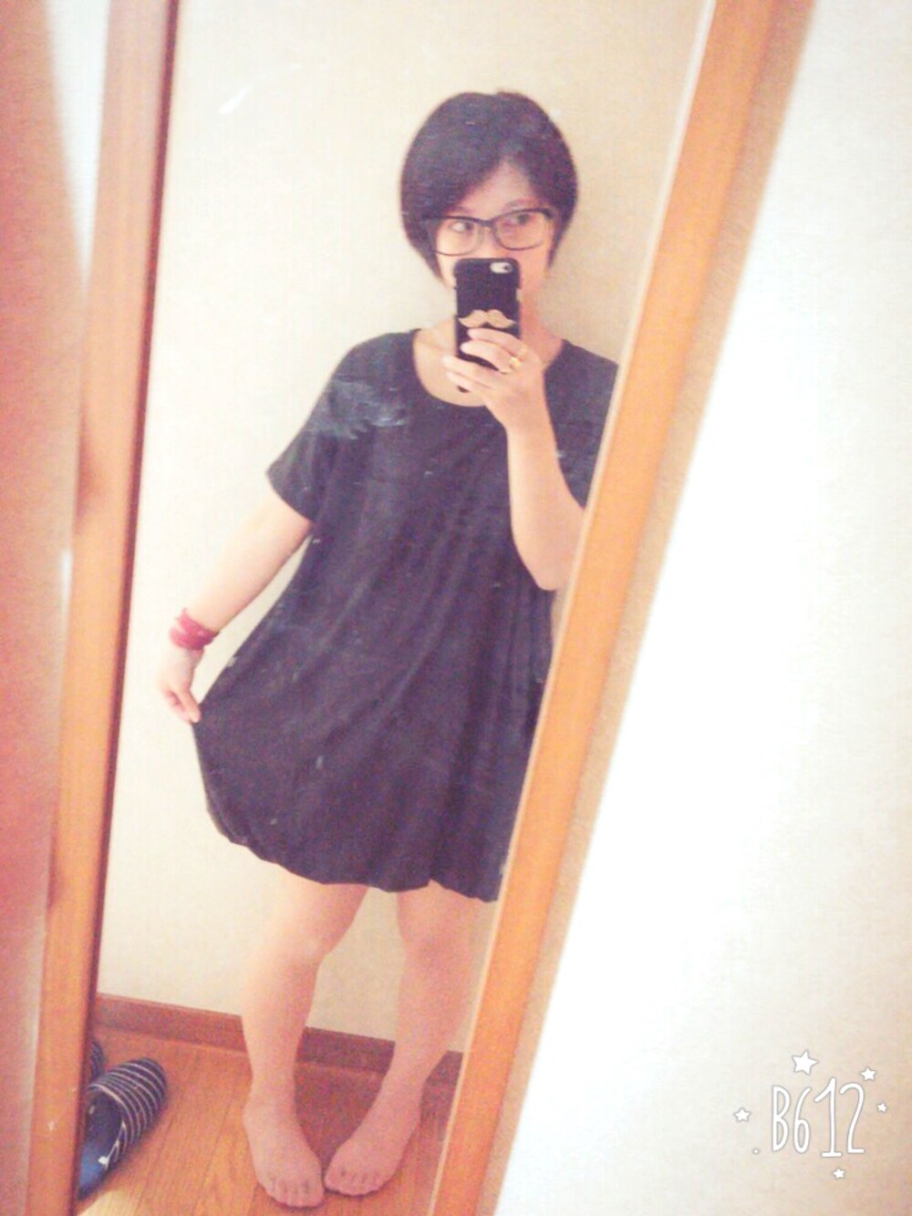 「赤、バングル、Tシャツ」｜「HEART MARKETのアイテム（Tシャツ/カットソー、グレー系）」を使った、y u u k i☼さん（レディース・148cm）の夏コーディネートの1枚目の写真