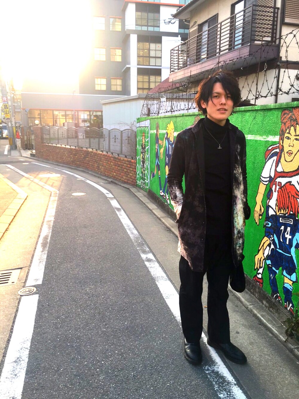 「モード系、ブーツ、ブラックコーデ」｜「Vivienne Westwoodのアイテム（ネックレス、ブラック系）」を使った、たかとさんさん（メンズ・176cm）の冬コーディネートの1枚目の写真