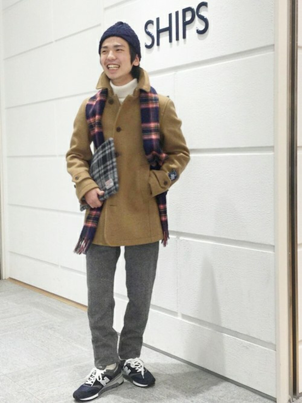 「ハリスツイード、クラッチバッグ、マフラー、New Balance、メルトン、ウールパンツ、タートルネック、シップス、SHIPS、Harris Tweed」｜「SHIPSのSC: SHIPS（シップス） 9ゲージ ランダム/アラン タートルネック ニット（ニット/セーター、ホワイト系）」を使った、三原さん（メンズ・164cm）の秋コーディネートの1枚目の写真