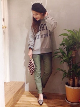 「アイテム（クラッチバッグ、レッド系）」を使った、MOMOKO KOIKEさん（レディース・158cm）の冬コーディネート