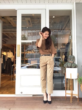「アイテム（トップス、ベージュ系）」を使った、MOMOKO KOIKEさん（レディース・158cm）の夏コーディネート