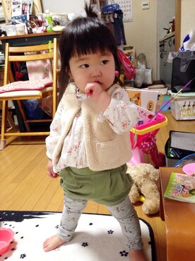「combimini（コンビミニ）のアイテム（ベスト）」を使った、misatooさん（キッズ・80cm）の春コーディネート