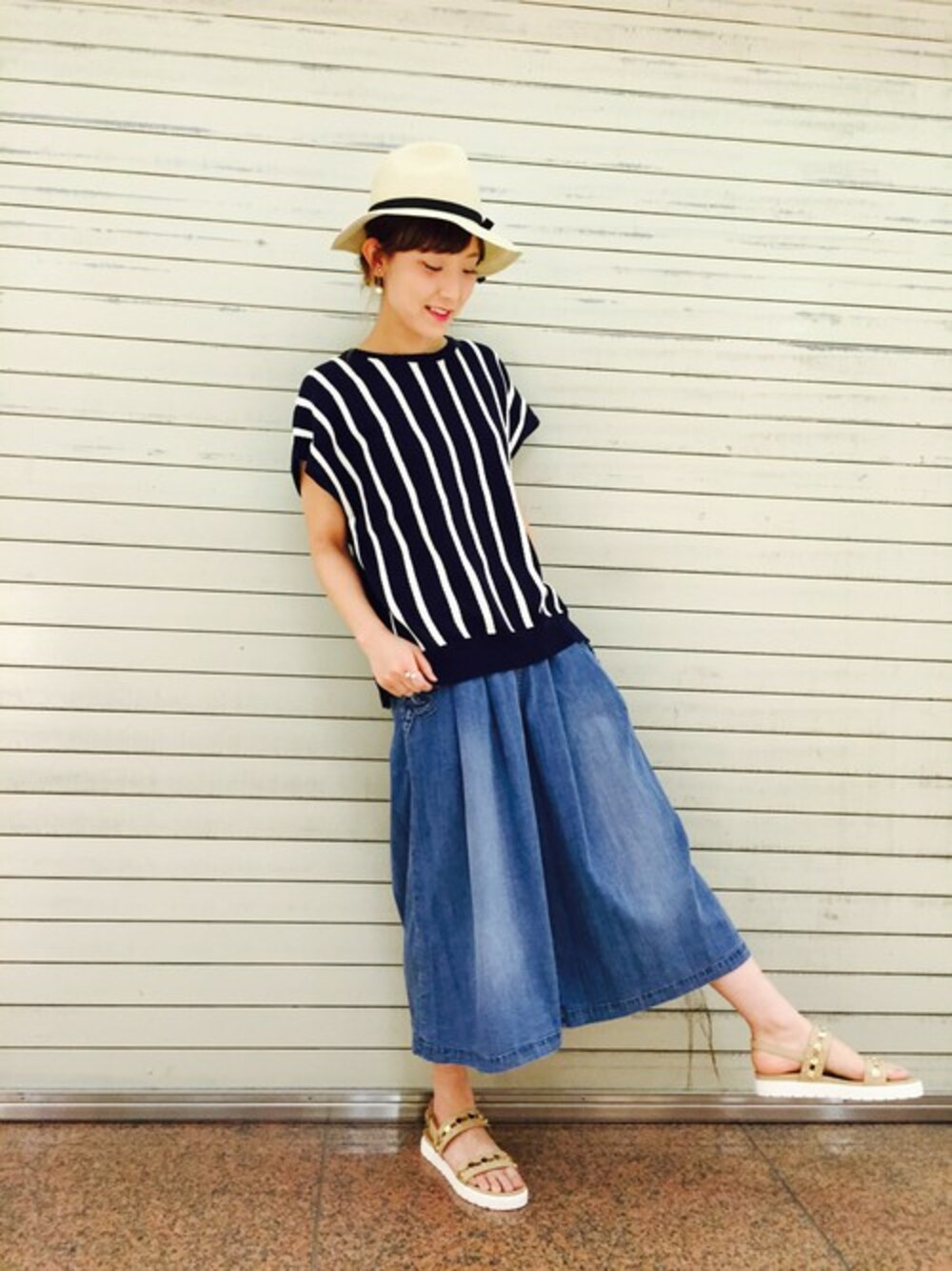 「＃デニム、#レース、#ハット、#ストライプ、#ガウチョパンツ」｜「H.A.Kのケーブル編みストライプ＋レースニット（ニット/セーター、ブルー系）」を使った、makkyoさん（レディース・164cm）の春コーディネートの1枚目の写真