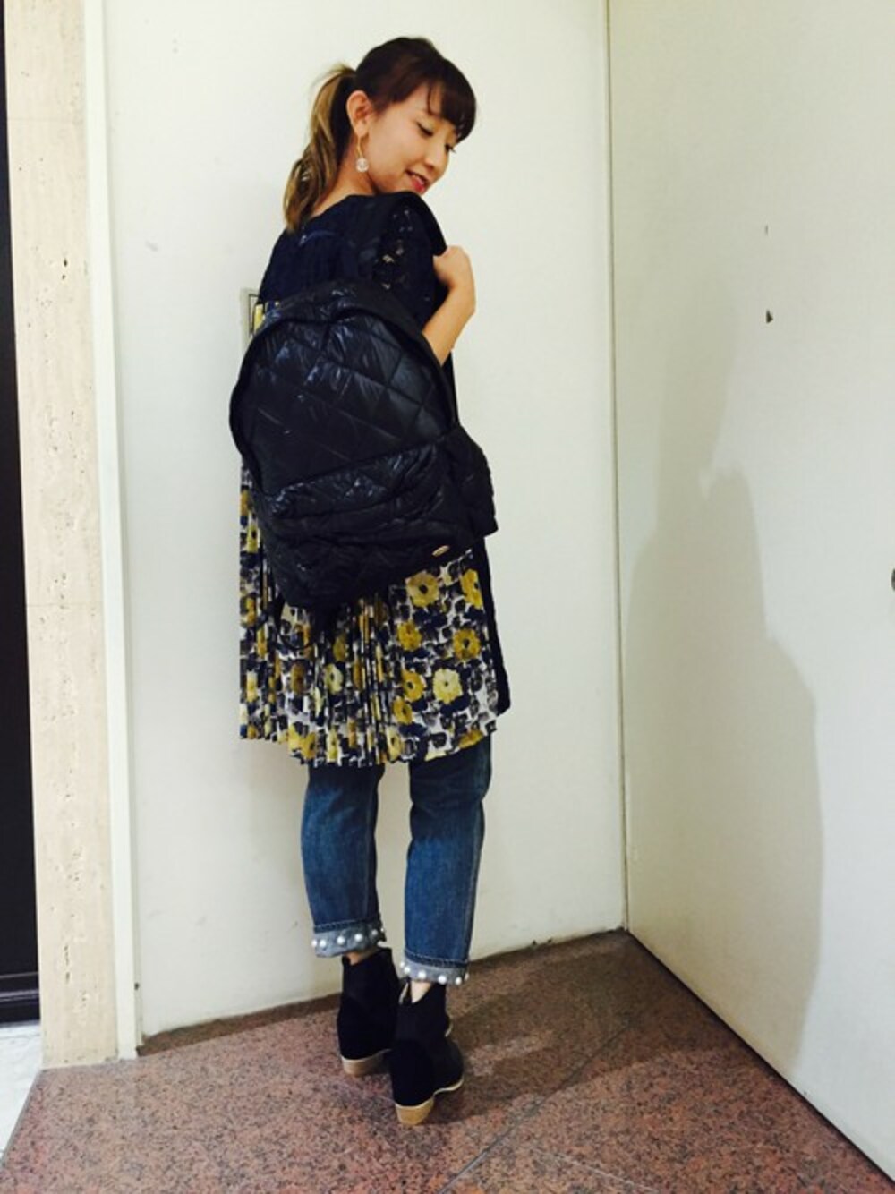 「秋のコーデ、＃ワンピース、#ショートブーツ、＃デニム、#レース、#リュック、#花柄」｜「H.A.Kのレース×ローズプリントワンピース（ワンピース、ブルー系）」を使った、makkyoさん（レディース・164cm）の秋コーディネートの1枚目の写真