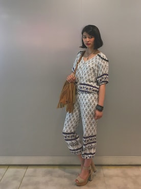 「アイテム（バングル/リストバンド）」を使った、佐藤葵さん（レディース・165cm・10代）の春コーディネート