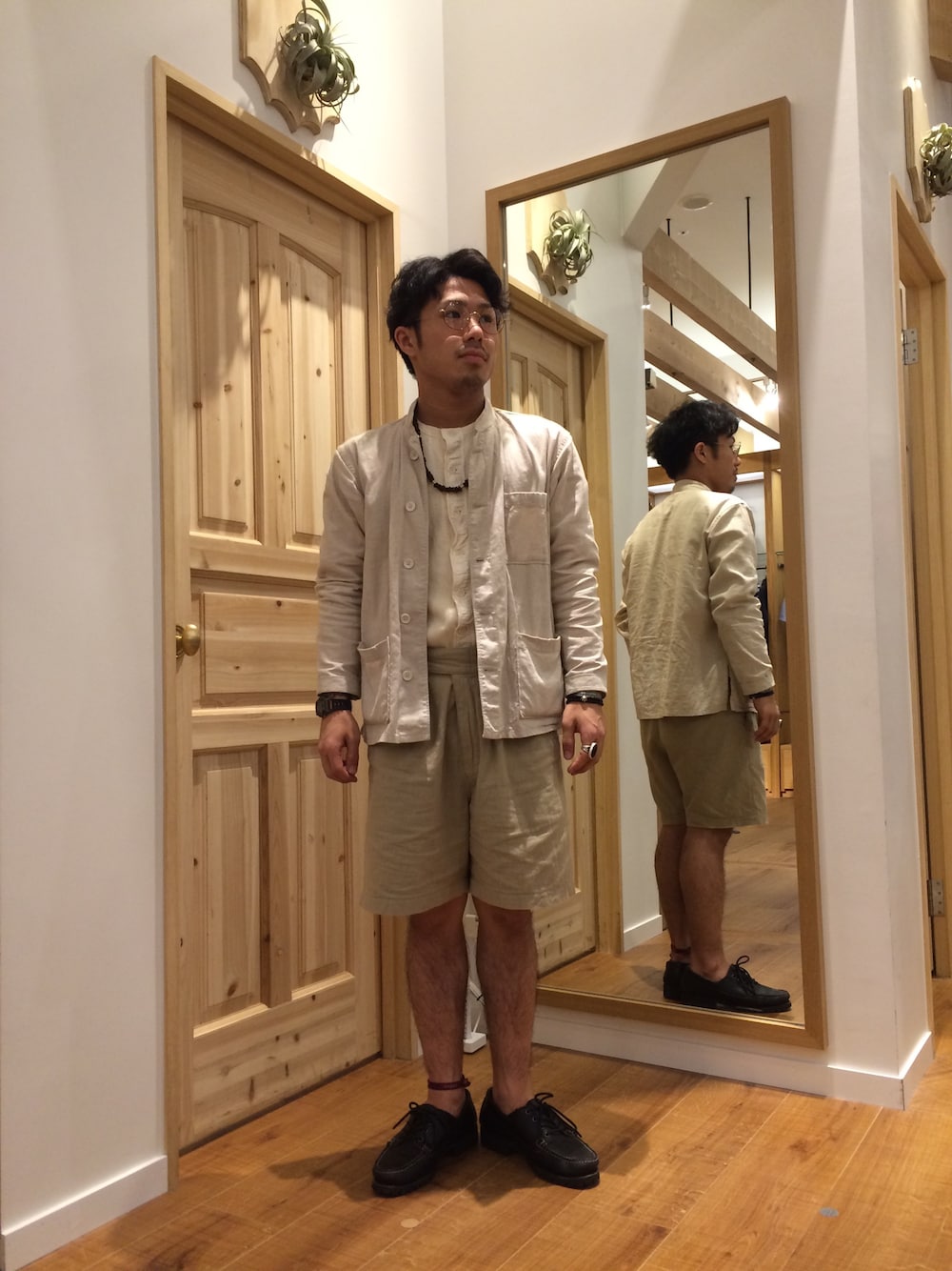 「グルカショーツ、ベージュコーデ、軍物、サーマル、今治タオル、インディアンジュエリー、ミリタリー、春夏コーデ、岡山、イオンモール岡山」｜「FREAK'S STOREの【今治タオル】グルカショーツ（パンツ、ベージュ系）」を使った、栗原さん（メンズ・163cm）の春コーディネートの1枚目の写真
