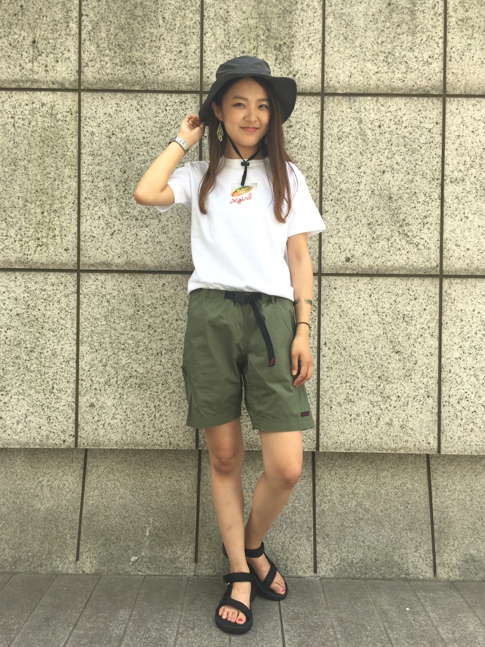 「x-girl、xgirl、グラミチ、ハーフパンツ、Tシャツ、アウトドアスタイル、バーベキュー、teva、カジュアル、夏コーデ」｜「X-girlの【mini掲載】PACKABLE HAT /ハット/パッカブル/コンパクト/フェス/レジャー/日除け/山/海/夏/人気/帽子（ハット、ブラック系）」を使った、yuriiさん（レディース・163cm）の夏コーディネートの1枚目の写真