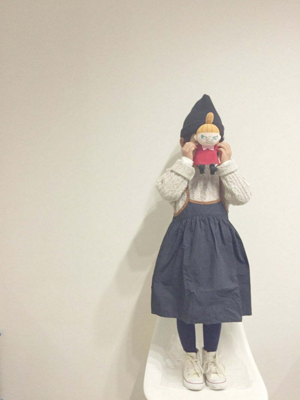 「ケーブルニット、ワンピース、キッズコーデ、kids、タイツ、ムーミン、ミー」｜「F.O.KIDSのJapan ニットプルオーバー（ニット/セーター、グレー系）」を使った、hi-さん（キッズ・110cm）の冬コーディネートの1枚目の写真
