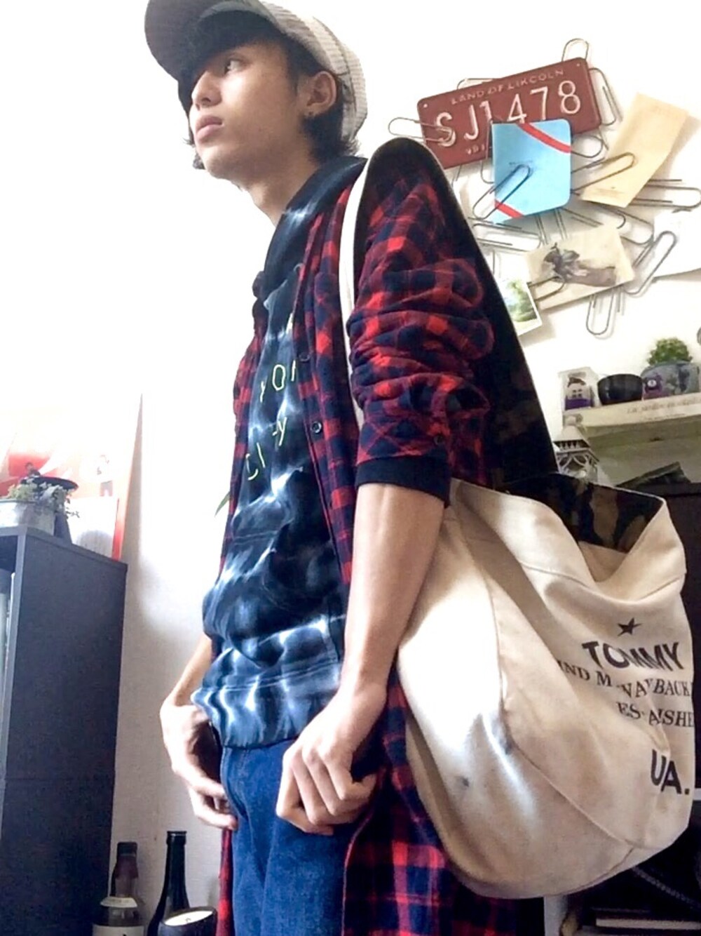 「部屋撮り、ロングシャツ、ロングシャツワンピ、シャツワンピ、TOMMY、パーカー」｜「TOMMYのアイテム（パーカー、ブラック系）」を使った、k o t a . さん（メンズ・167cm）の秋コーディネートの1枚目の写真