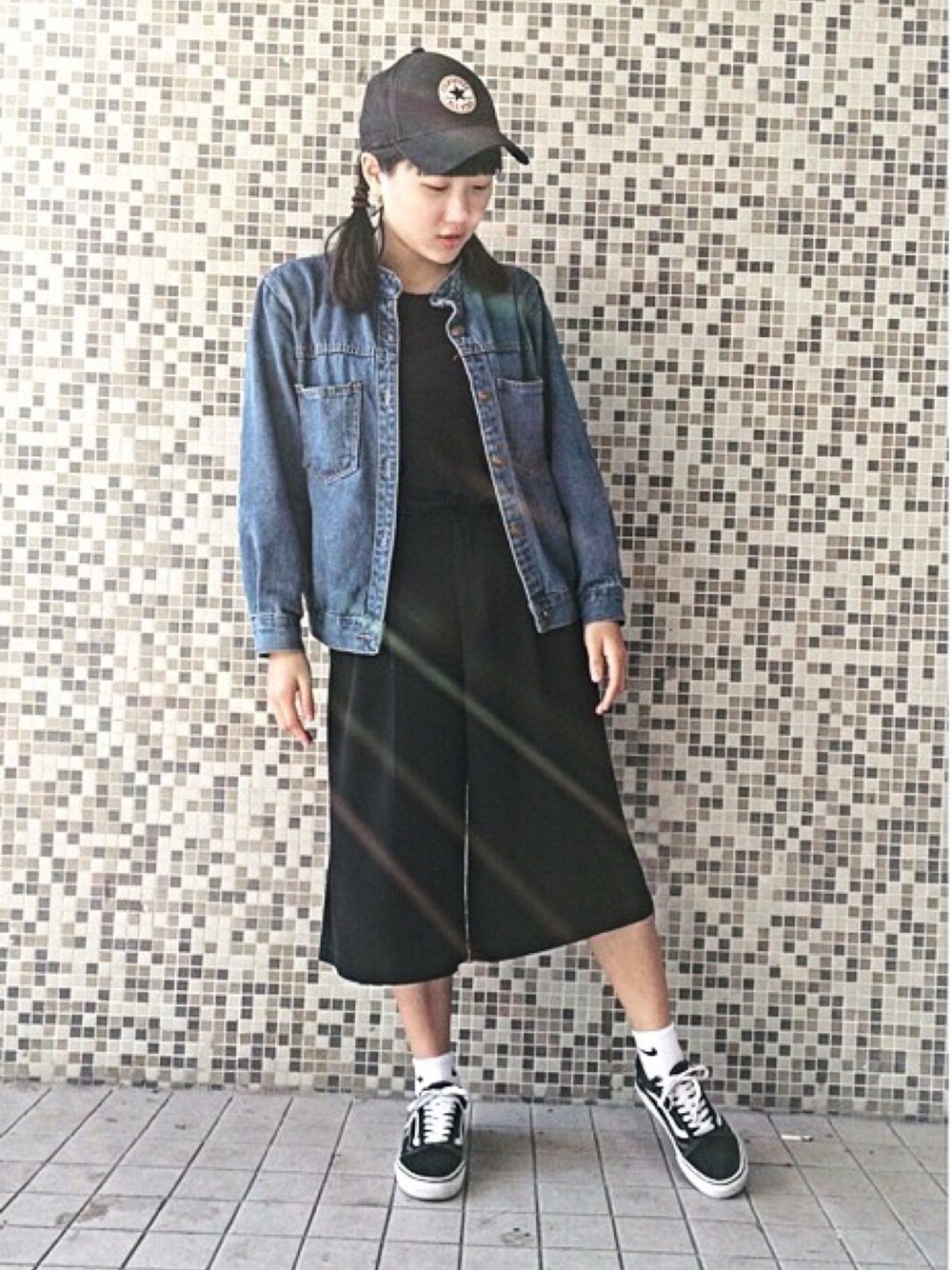 「school、life、black、white、blue、NIKE、VANS、converse、happy、summer」｜「UNIQLOのアイテム（その他パンツ、ブラック系）」を使った、洪婉芹さん（レディース・160cm）の冬コーディネートの1枚目の写真