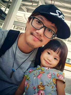 「NIL（ニル）のアイテム」を使った、黃貝蒂さん（レディース・100cm）の秋コーディネート