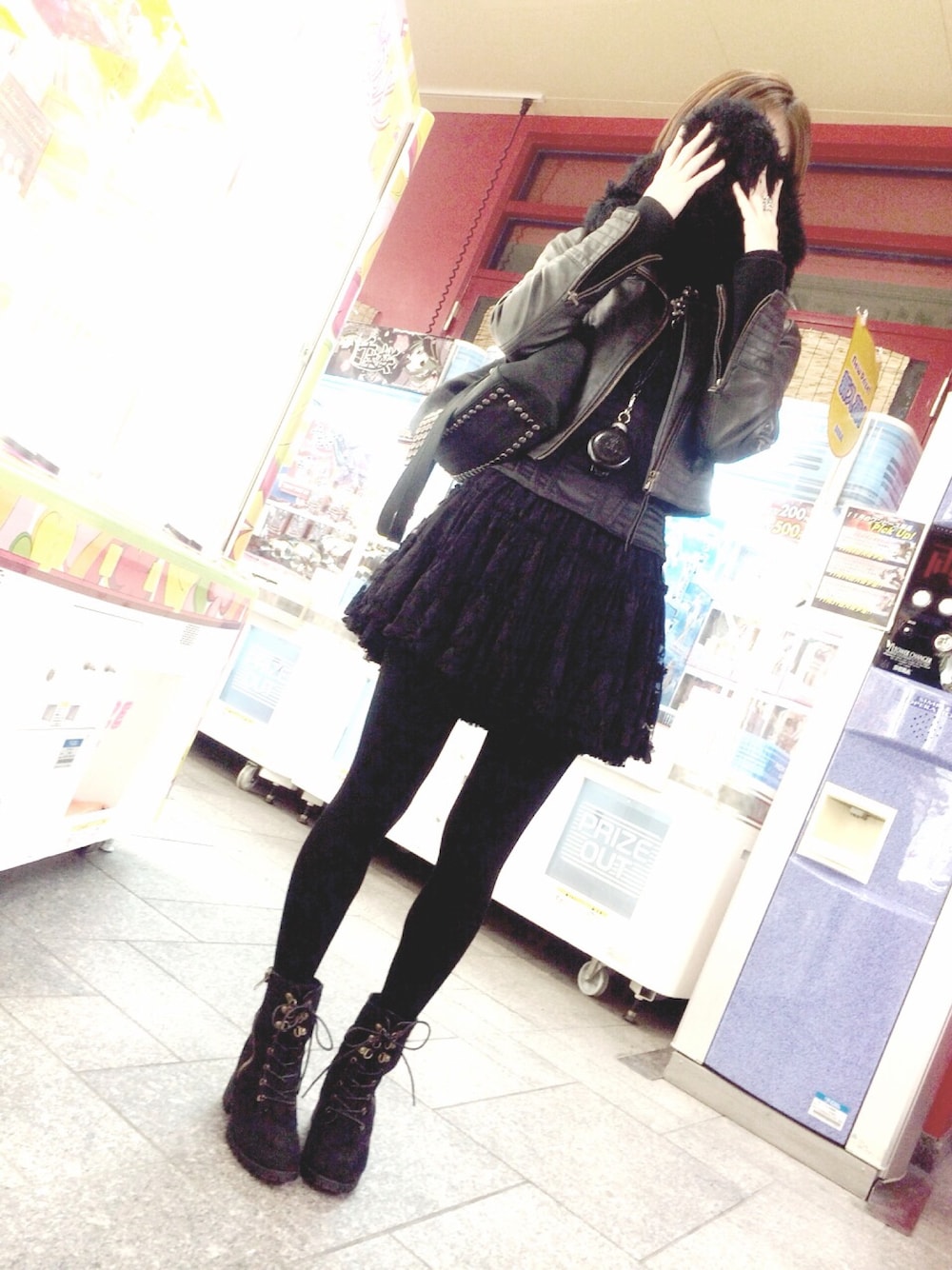 「モノトーン、黒、ライダース、スカート、オールブラック、black、パニエ、モード」｜「Vivienne Westwoodのアイテム（アッシュトレイ/ライター、ブラック系）」を使った、r1n0さん（レディース・161cm）の夏コーディネートの1枚目の写真