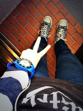 「CONVERSE（コンバース）の履きつぶしハイカットスニーカー（スニーカー、ブルー系）」を使った、sammaoさん（レディース・156cm）の春コーディネート