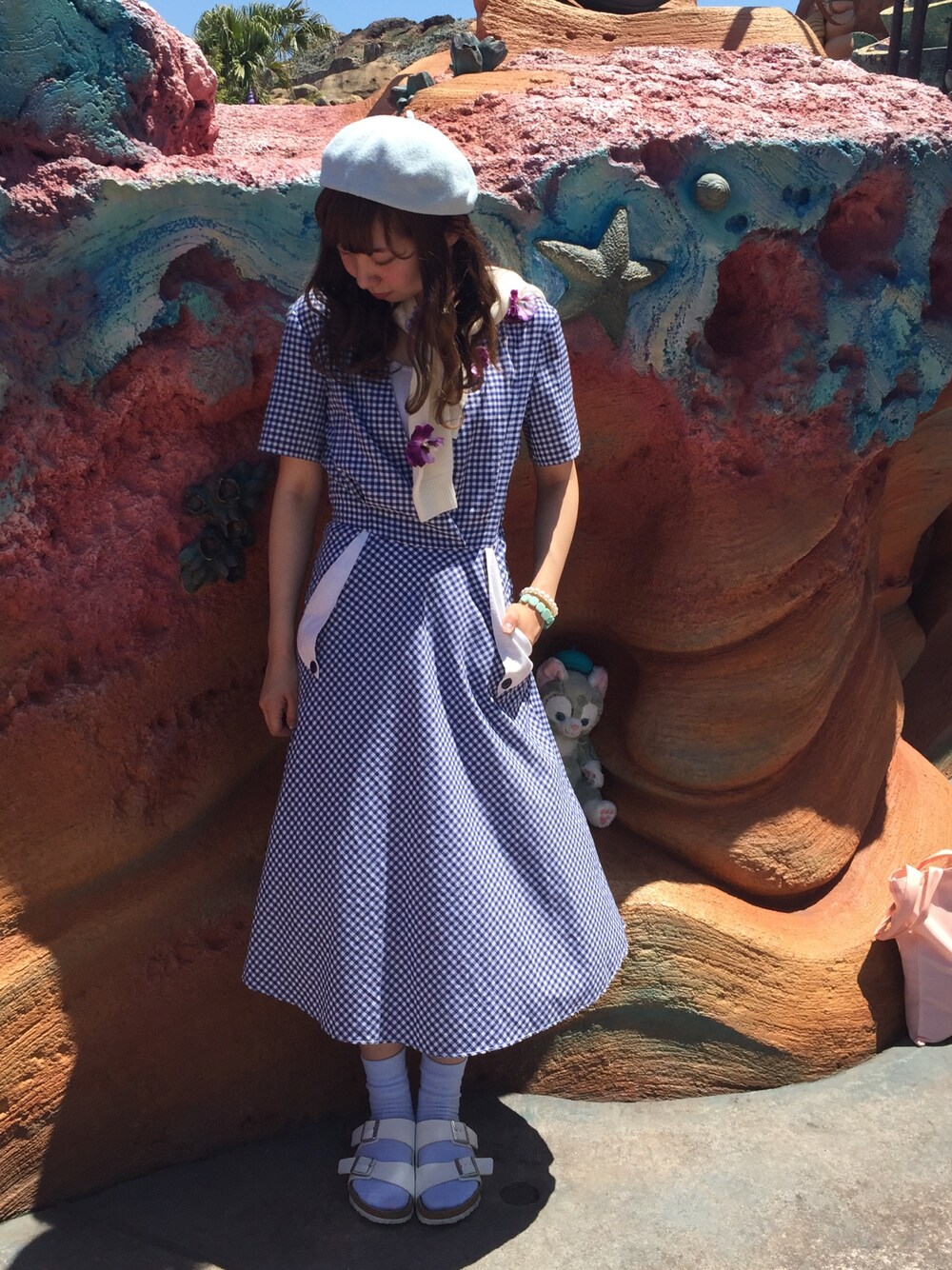 「ディズニーシー、ディズニーコーデ、ベレー帽、ワントーンコーデ、ビルケンシュトック、古着」｜「古着のアイテム（ワンピース、ブルー系）」を使った、natsumiinさん（レディース・170cm）の夏コーディネートの1枚目の写真