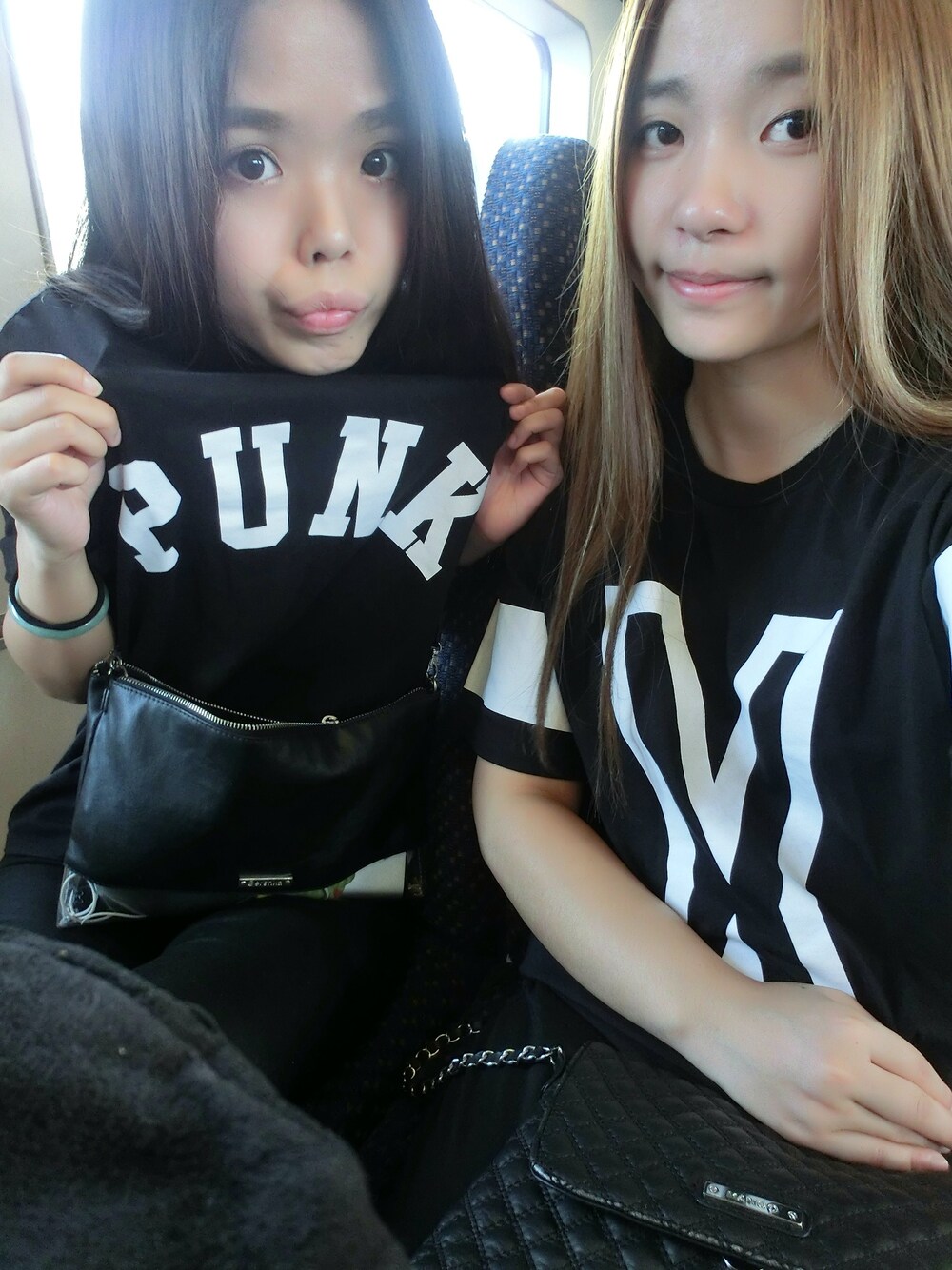 「XPXのアイテム（Tシャツ/カットソー、ブラック系）」を使った、ctさん（レディース・160cm）の秋コーディネートの1枚目の写真