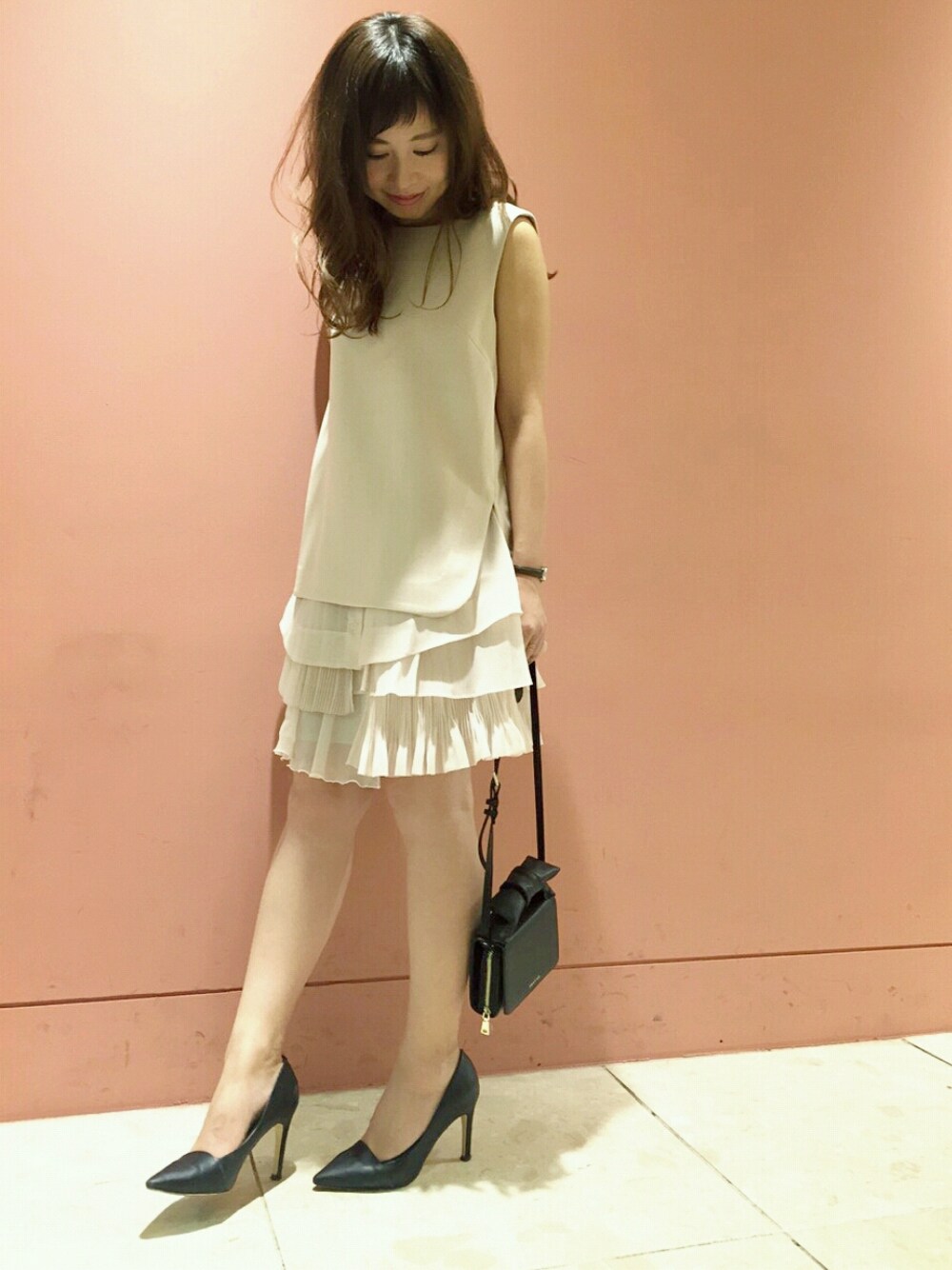 「ドレス、パーティースタイル、FRAY I.D」｜「FRAY I.Dのトゥ切替えパンプス（シューズ、その他）」を使った、nozomi mizuguchiさん（レディース・158cm）の秋コーディネートの1枚目の写真