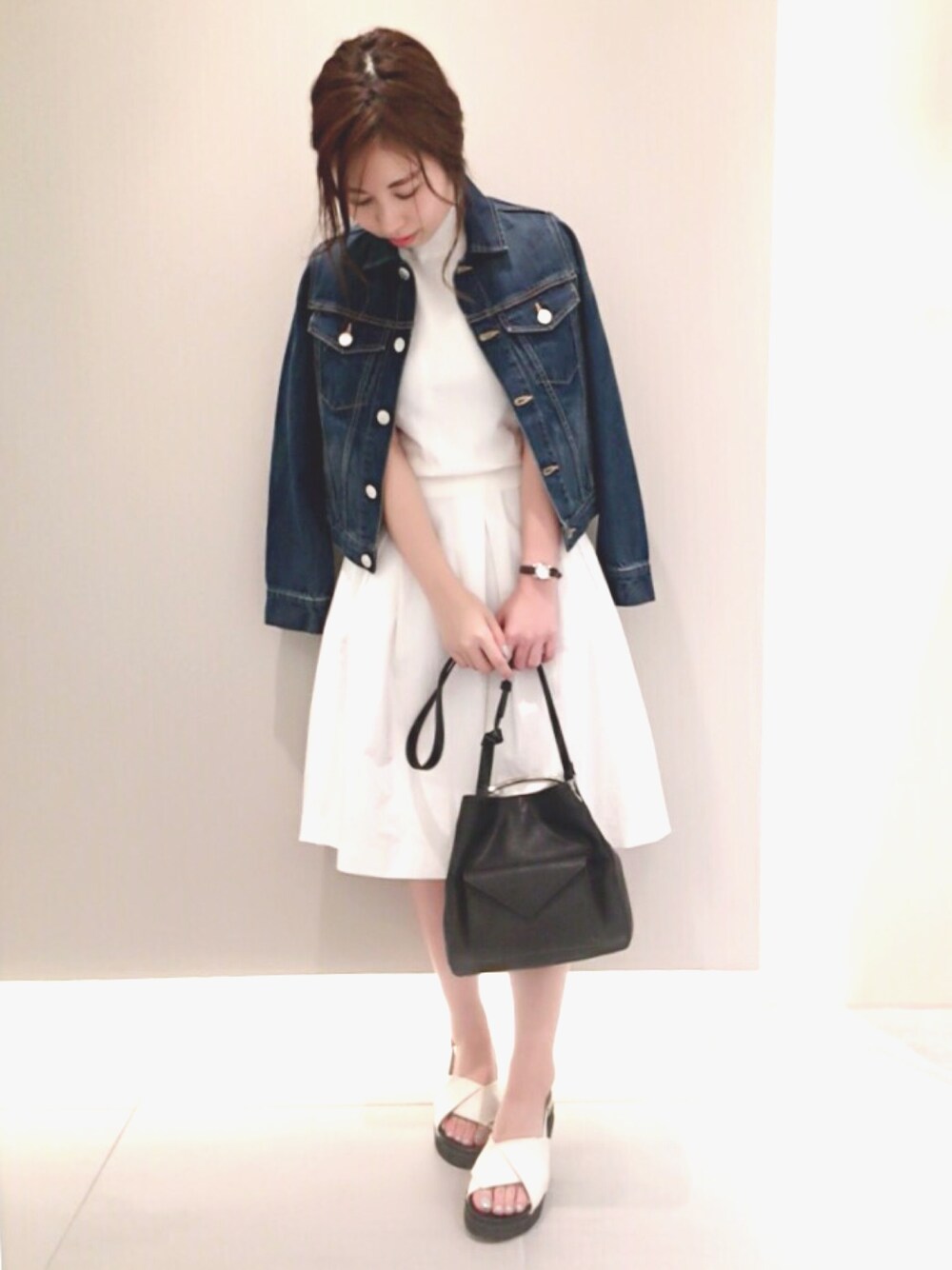 「FRAY I.D、デニム、大人カジュアル、4月WEARデニムファン感謝祭、デニムジャケット、大人ガーリー」｜「FRAY I.Dのコンパクトデニムジャケット（ジャケット/アウター、その他）」を使った、nozomi mizuguchiさん（レディース・158cm）の春コーディネートの1枚目の写真