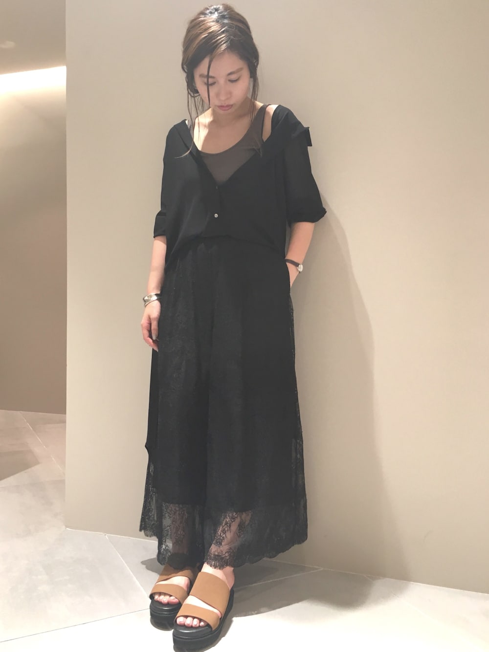 「FRAY I.D、ゆるコーデ、シンプルコーデ、休日スタイル」｜「FRAY I.Dのレースワイドパンツ（パンツ、その他）」を使った、nozomi mizuguchiさん（レディース・158cm）の春コーディネートの1枚目の写真