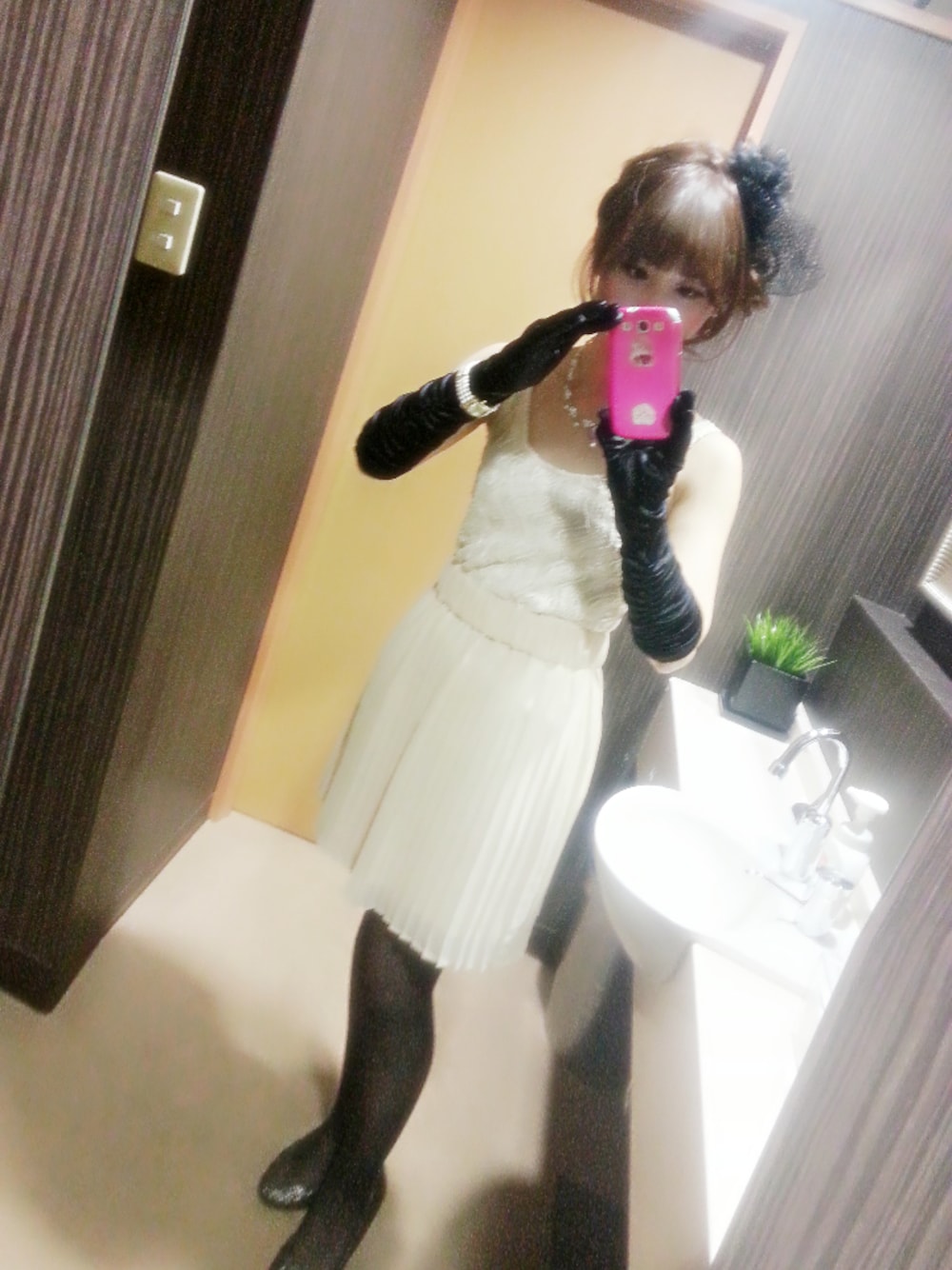 「結婚式、パーティー、セットアップ、ベージュ、ドレス」｜「ROYAL PARTYのアイテム（ドレス、ベージュ系）」を使った、waっちゃんさん（レディース・153cm）の秋コーディネートの1枚目の写真