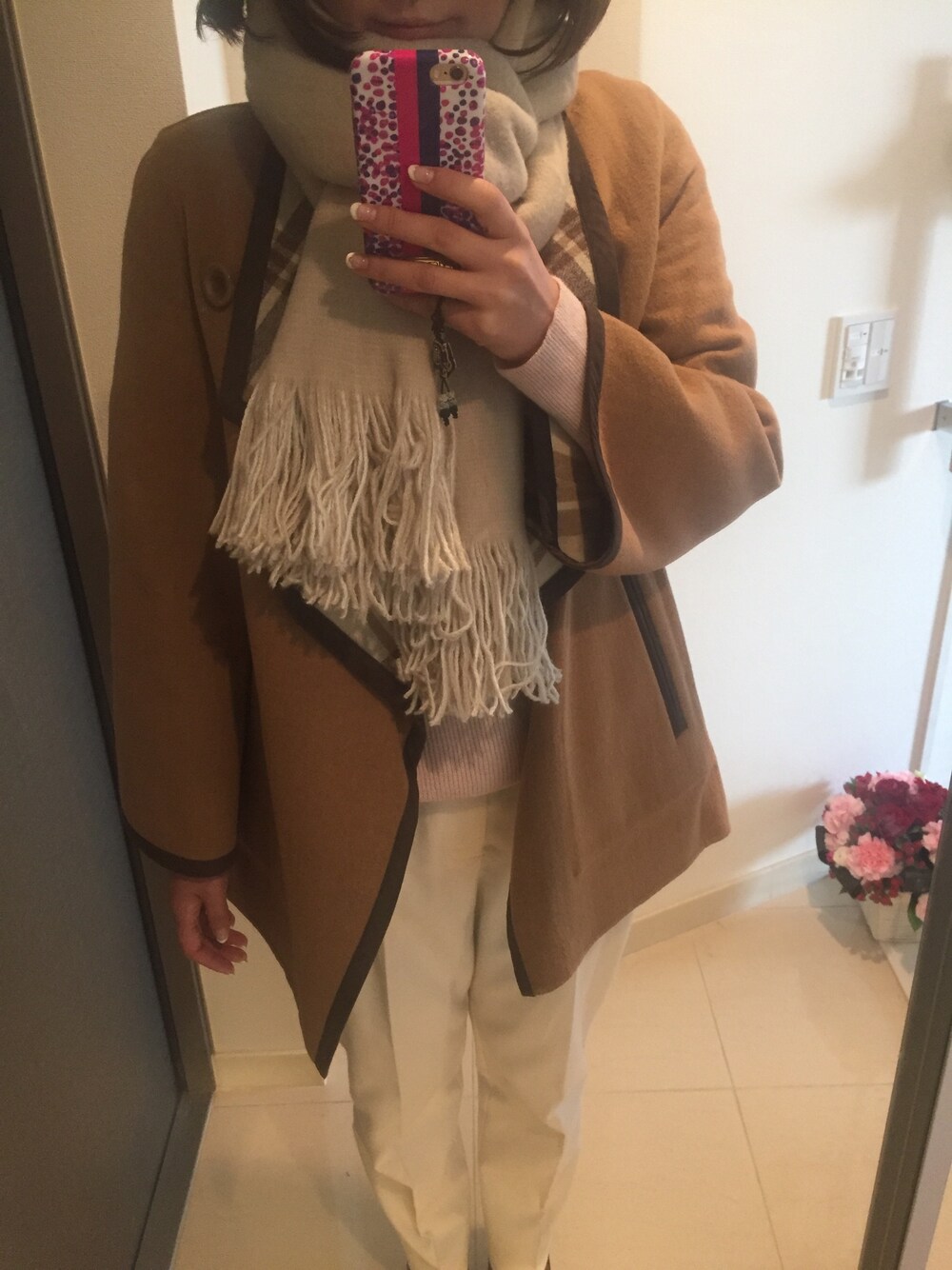 「ZARAのアイテム（マフラー、ホワイト系）」を使った、시호리さん（レディース・158cm）の秋コーディネートの1枚目の写真