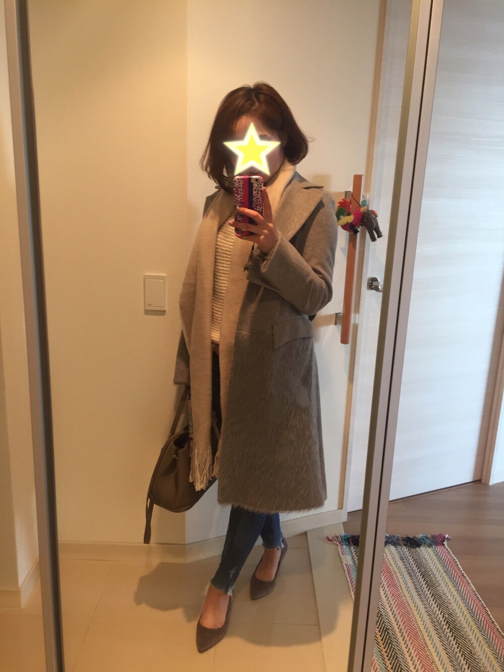 「SOLO/PLUSのアイテム（チェスターコート、グレー系）」を使った、시호리さん（レディース・158cm）の秋コーディネートの1枚目の写真