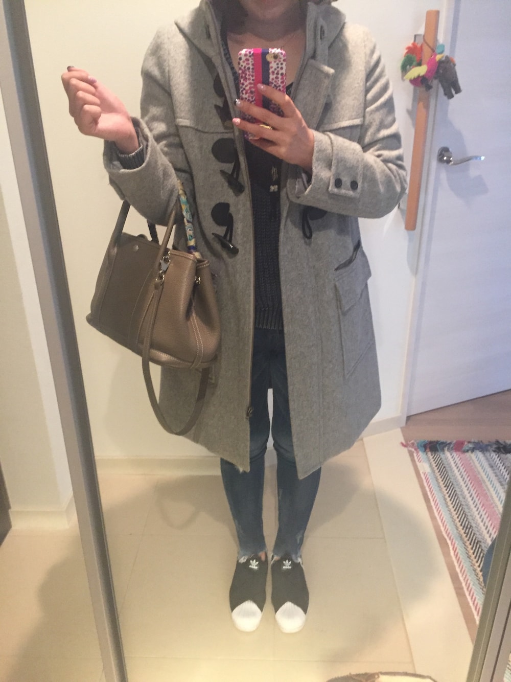 「no brandのアイテム（ハンドバッグ、ベージュ系）」を使った、시호리さん（レディース・158cm）の秋コーディネートの1枚目の写真