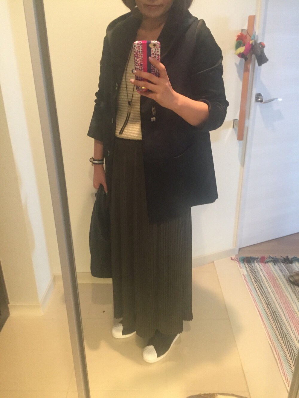 「AZULのアイテム（スカート、グリーン系）」を使った、시호리さん（レディース・158cm）の秋コーディネートの1枚目の写真