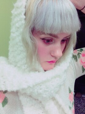 「Handmade（ハンドメイド）のアイテム（マフラー、ホワイト系）」を使った、Patricia Maryさん（レディース・173cm）の秋コーディネート