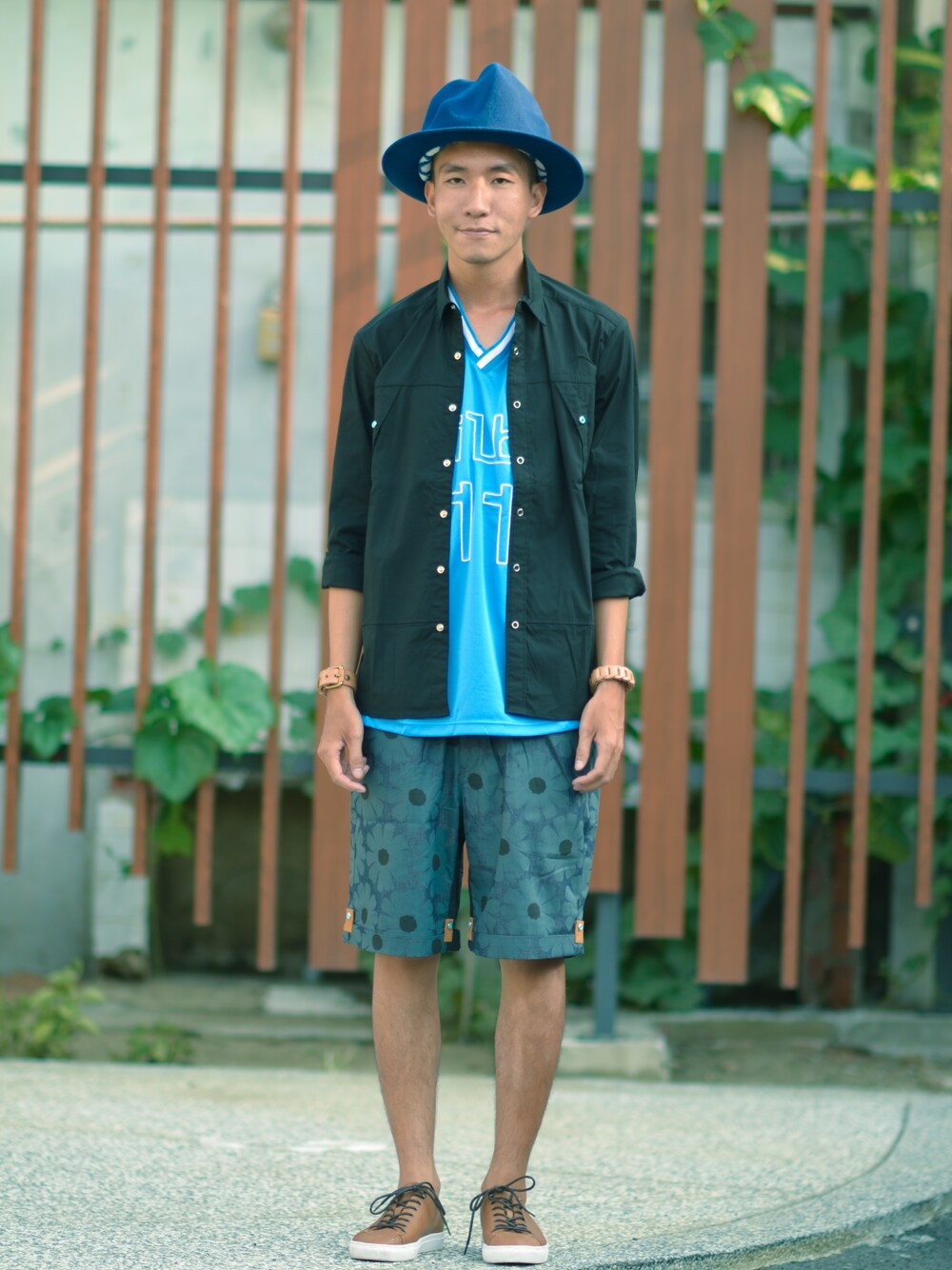 「Vivienne Westwood、Taiwan、fashion、street、BilBO、oqLiq、Tainan、streetfashion、 urban knight」｜「BilBOのMochican Jersey 涼感紗民族風圖騰球衣（タンクトップ、ブルー系）」を使った、oqLiqさん（メンズ・181cm）の秋コーディネートの1枚目の写真