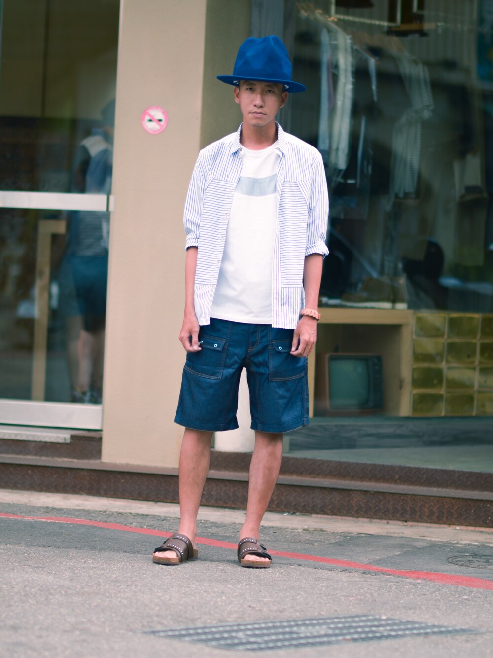 「denim、Vivienne Westwood、Taiwan、street、mountain hat 、EVA、BilBO、oqLiq、streetfashion、Evangelion Taiwan Base」｜「oqLiqのoqLiq - VIP custom - VS 001 VIP 限定訂製款 001（シャツ/ブラウス、ブルー系）」を使った、oqLiqさん（メンズ・180cm）の秋コーディネートの1枚目の写真
